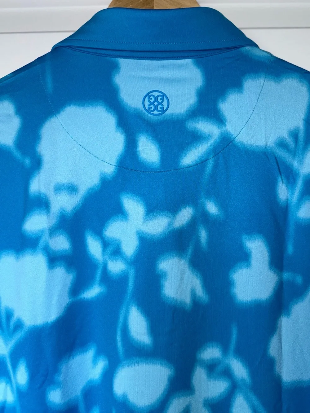 G/FORE NWT Blur Floral Tech Jersey Polo in Venetian Blue